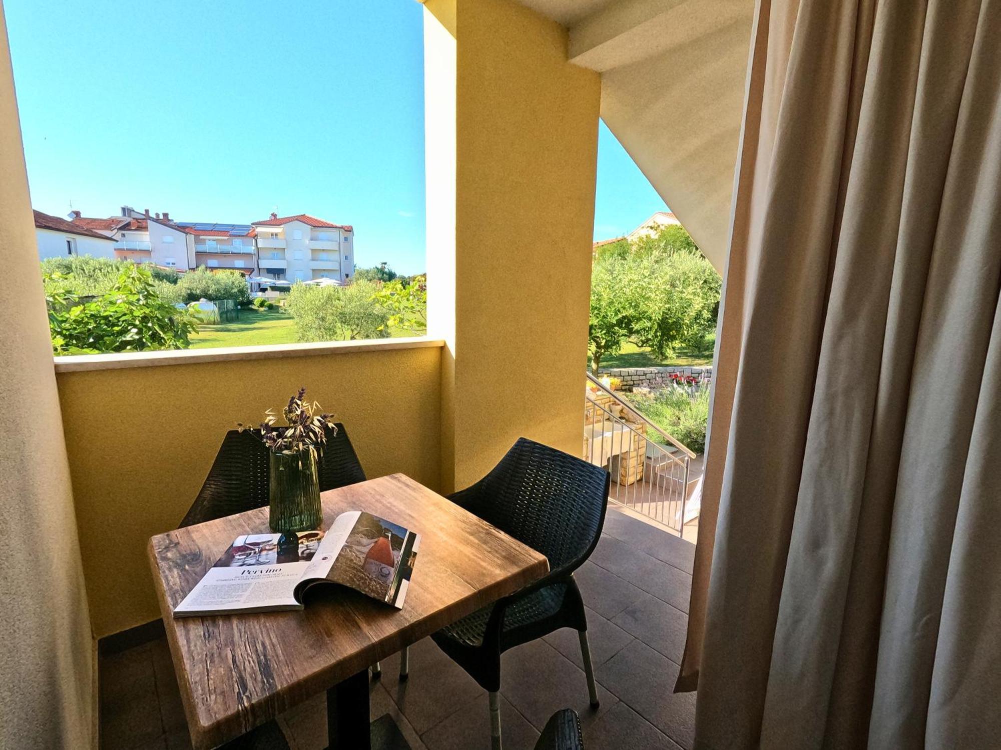 Apartments Goltes Lovrečica Exteriér fotografie